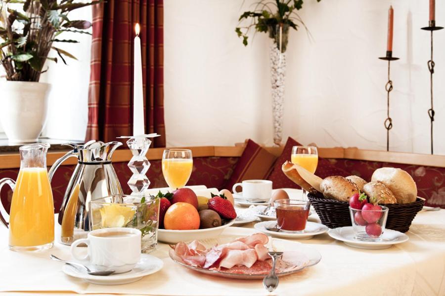 Gasthaus Buerger-Stube ザスバッハ・アム・カイザーシュトゥール エクステリア 写真